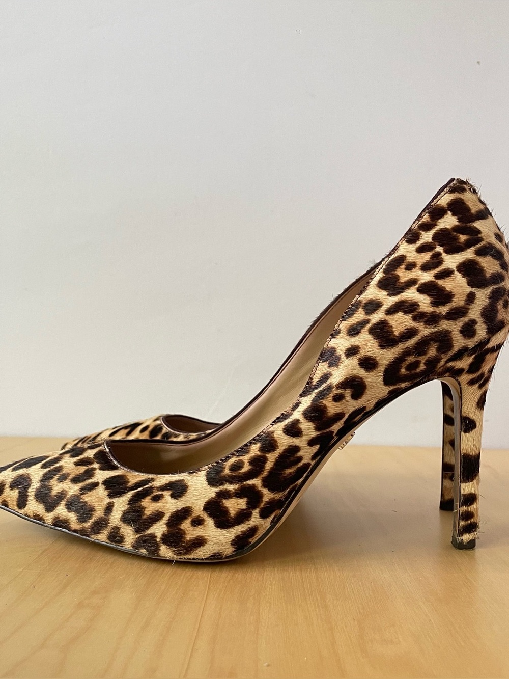 Sam Edelman pointed-toe leopard print pumps | US 8.5 - Picture 3 of 8